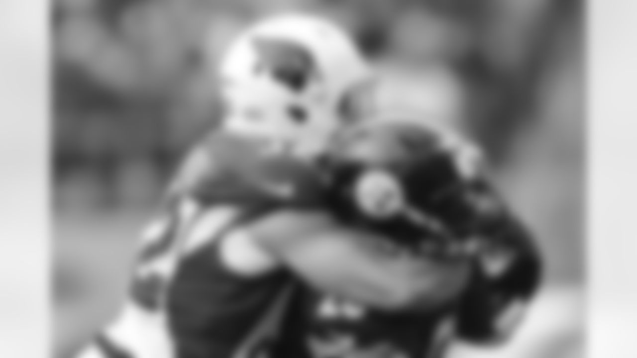 S Tyrann Mathieu making a tackle in Pittsburgh
