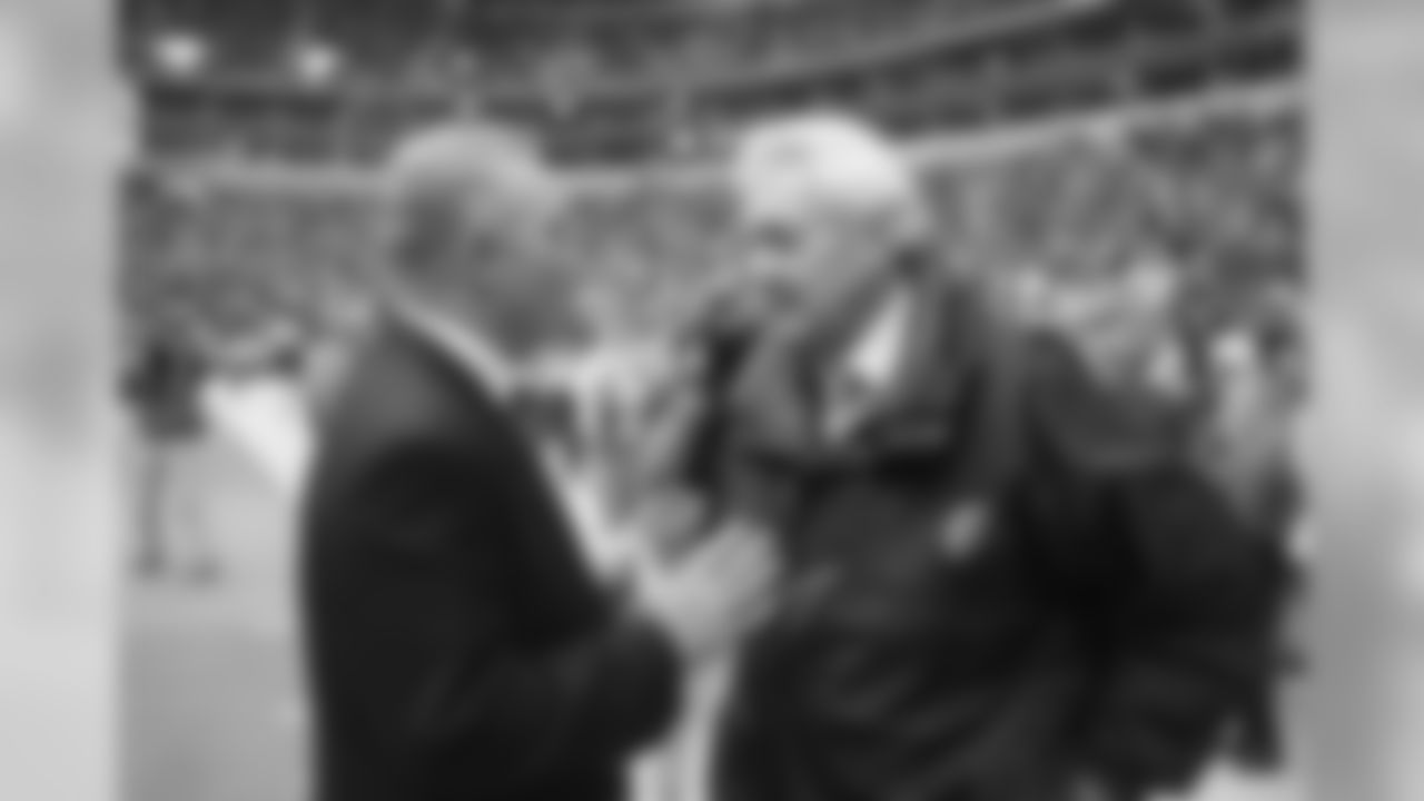 Former Cardinals kicker Pat Summerall on the field with Cowboys owner Jerry Jones in 1994.