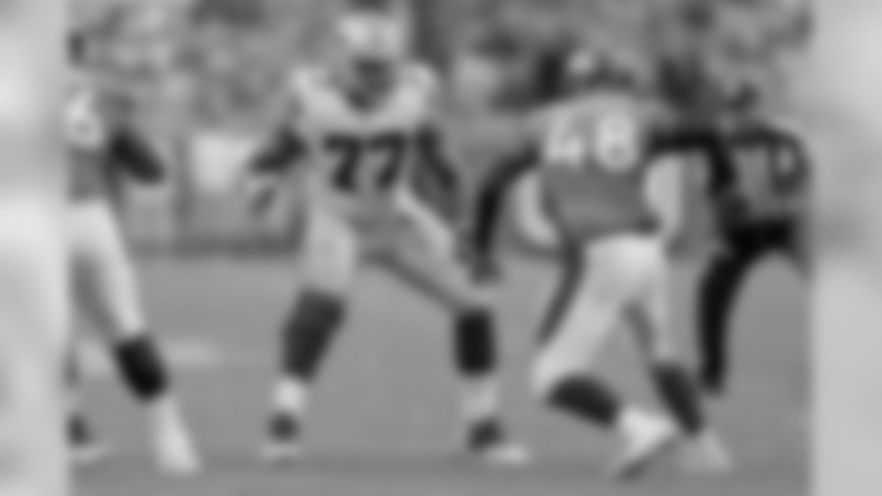 T Tyron Smith