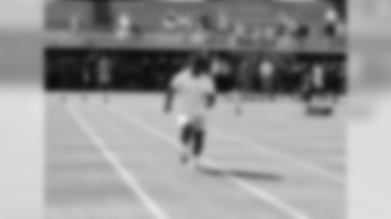 Defensive end Davon Coleman runs the 40