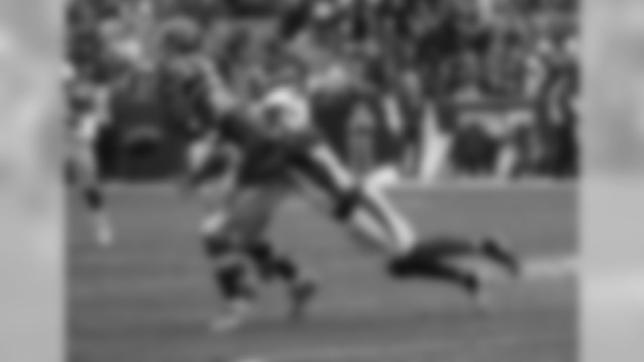 S Antoine Bethea forces a fumble