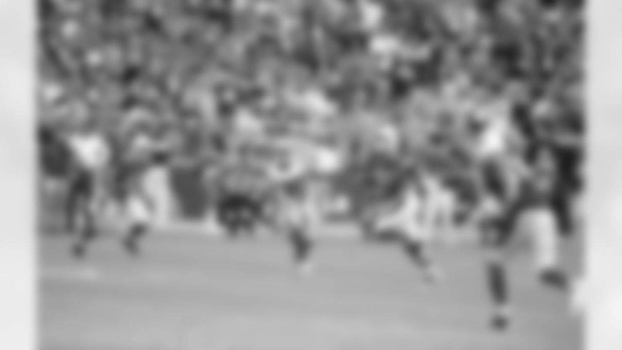 S Tony Jefferson closes in on an interception
