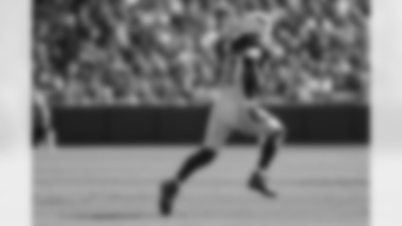 Larry Fitzgerald races for his 75-yard TD catch