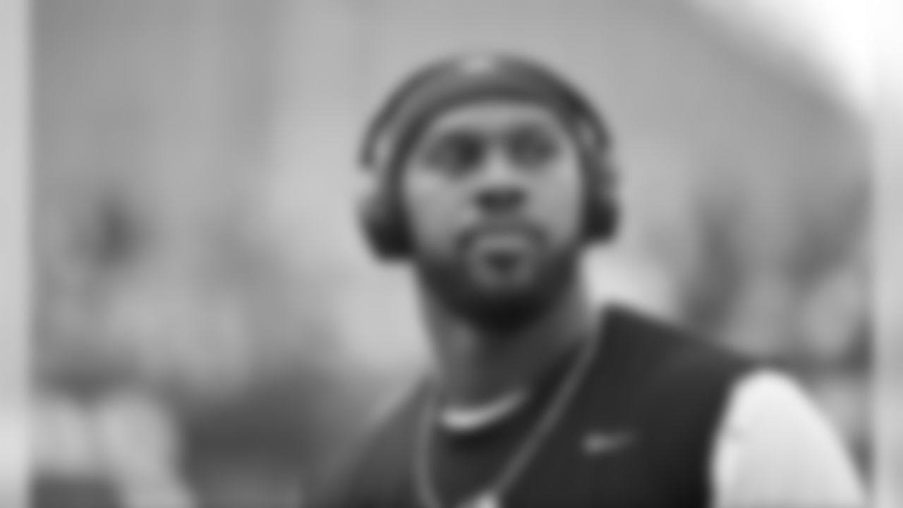 No. 85 -- OLB Chandler Jones