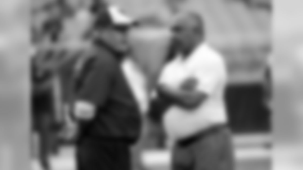 Coach Bruce Arians (left) with Bengals coach Marvin Lewis