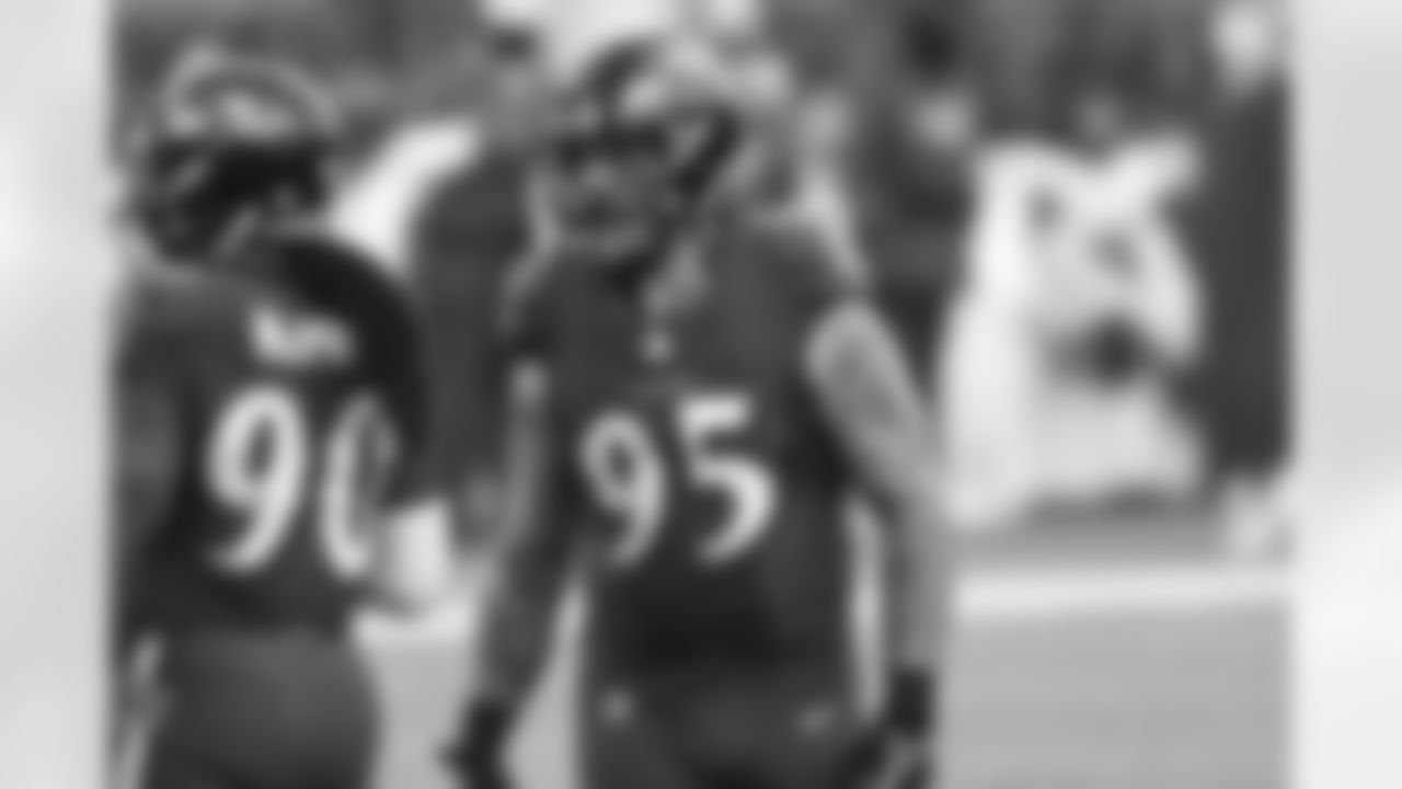DL Derek Wolfe