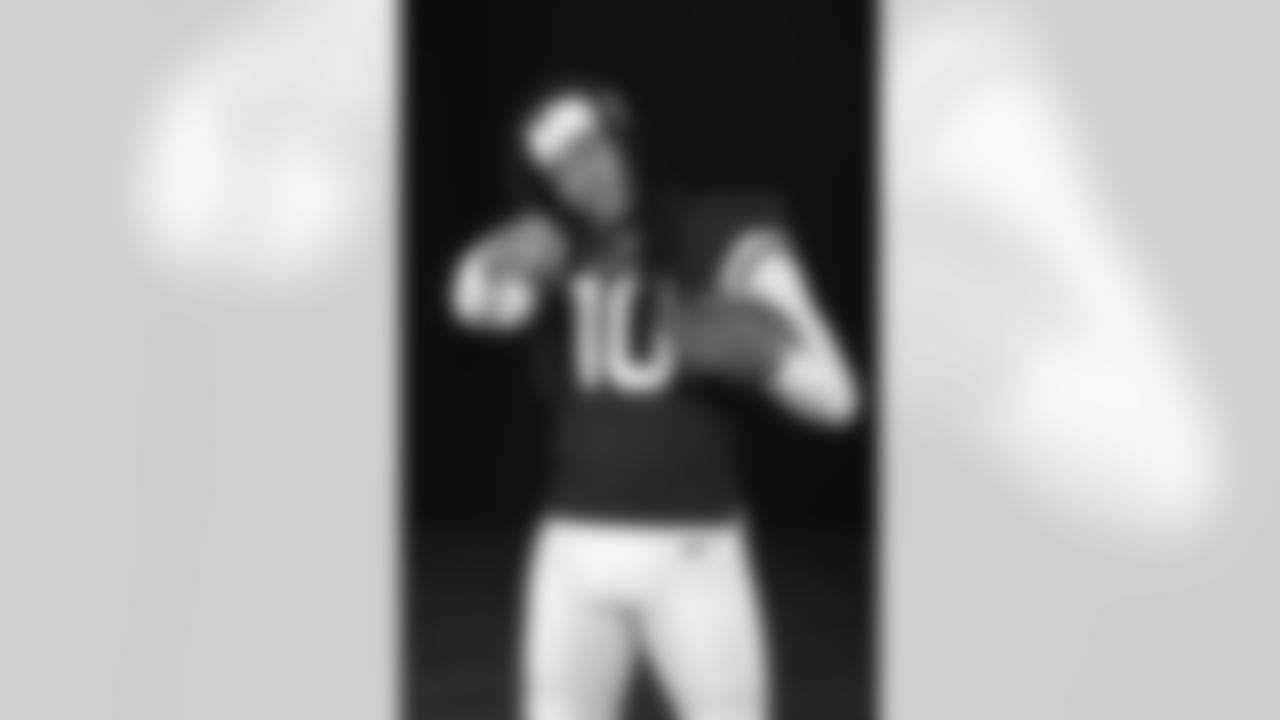 Arizona Cardinals wide receiver DeAndre Hopkins (10) poses for a photo during Cardinals Media Day on Monday, June 13, 2022 in Tempe, AZ.