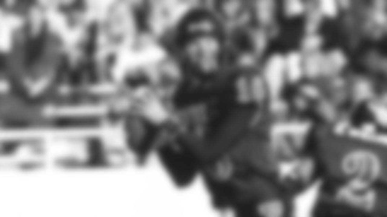 Texas Tech QB Kliff Kingsbury looks to throw a pass.