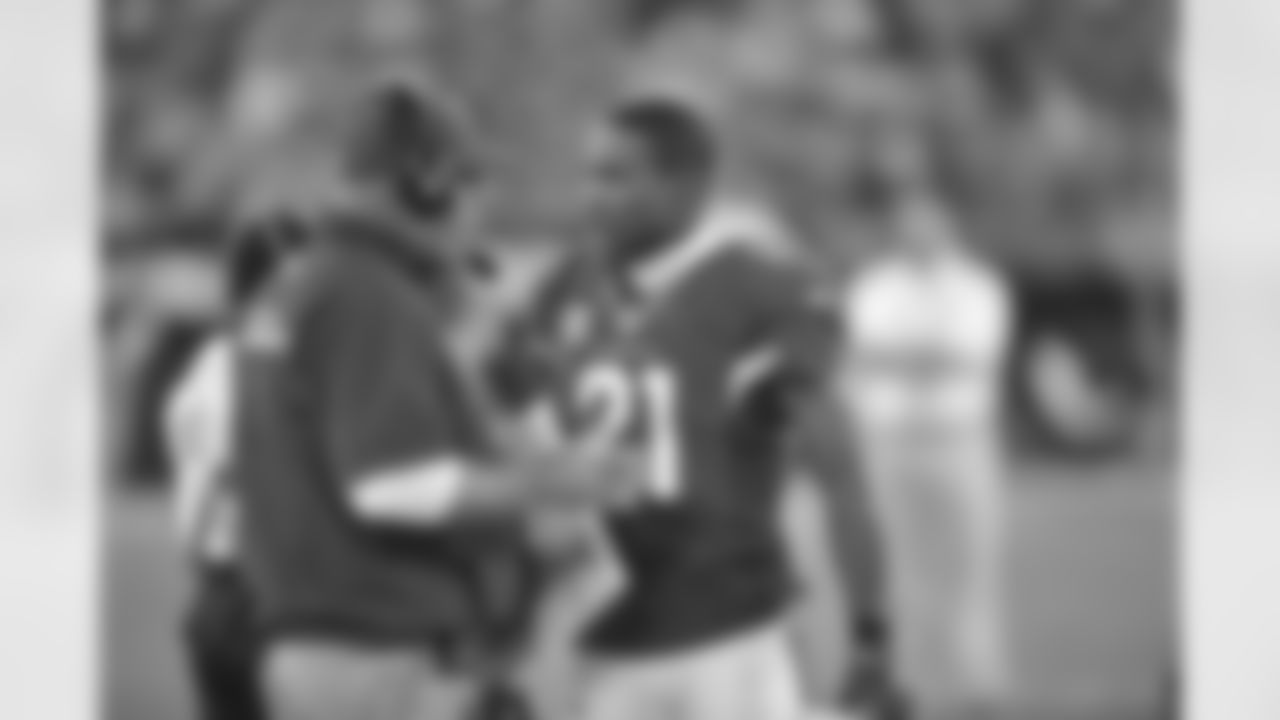 Discussing thinks with coach Bruce Arians