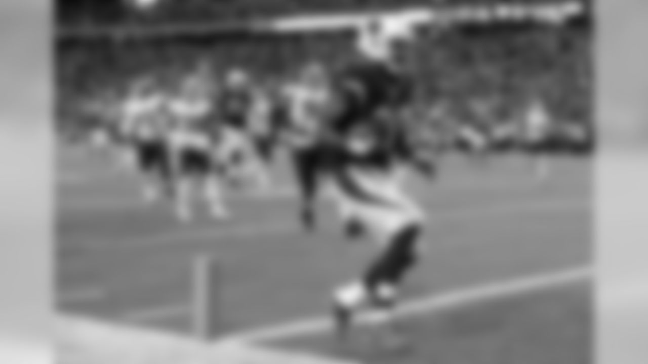 RB David Johnson scores off a screen pass in the fourth quarter