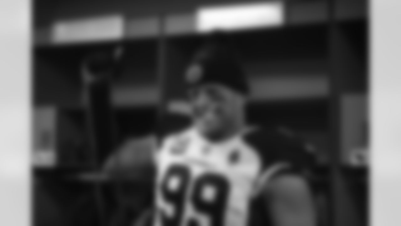 Arizona Cardinals defensive end J.J. Watt (99) during the 2022 regular season game between the Arizona Cardinals and the San Francisco 49ers on Sunday, Jan. 8, 2023 in Santa Clara, CA.