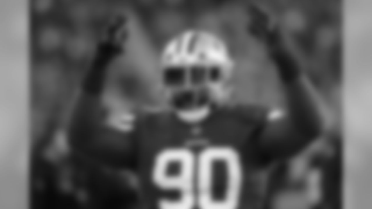 Nose tackle Earl Mitchell