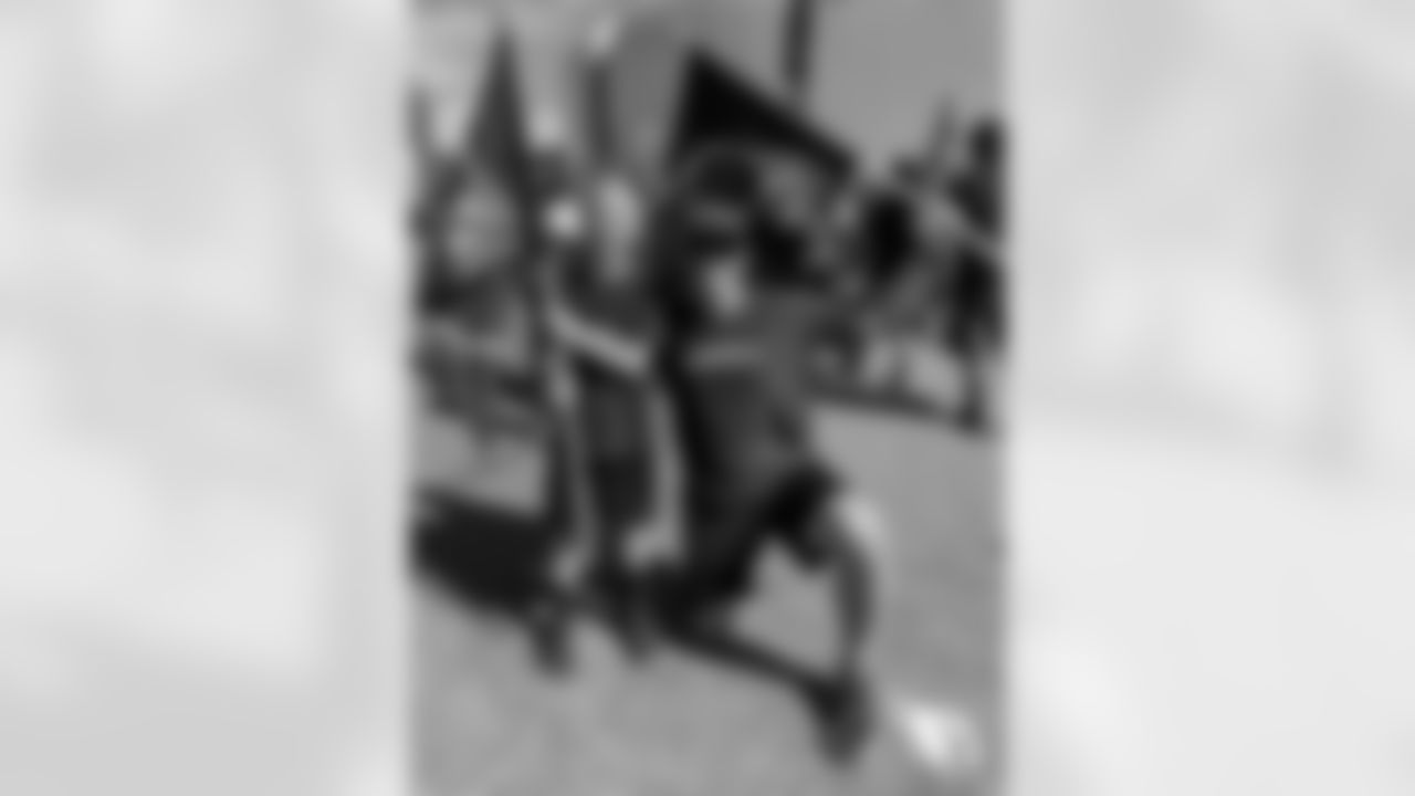 jr cheer close up2