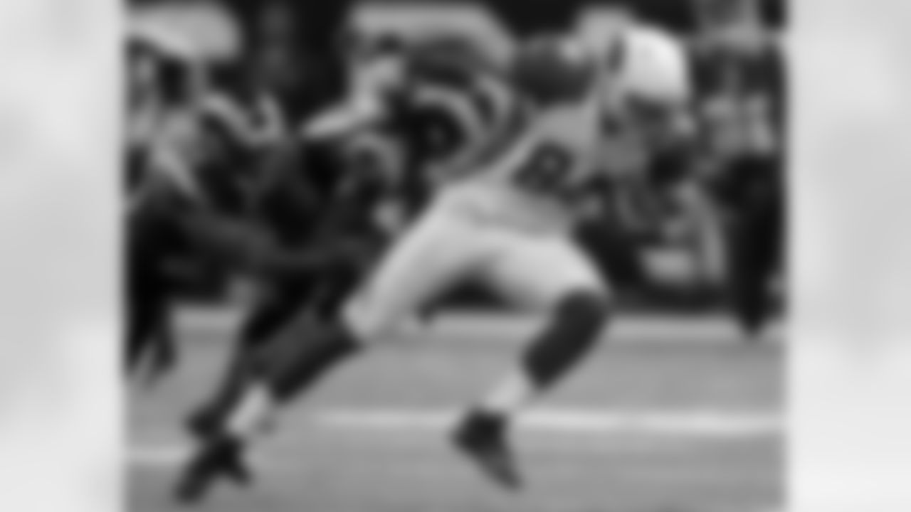 2012: TE Rob Housler catches a pass against St. Louis