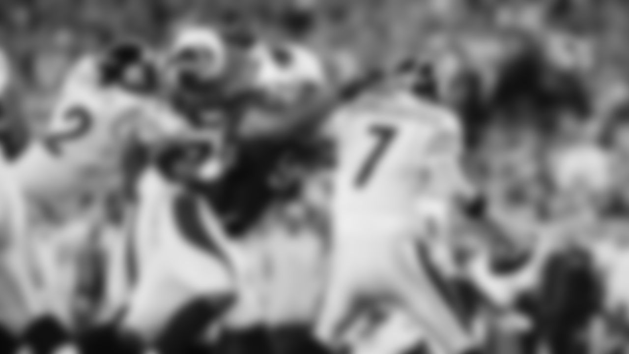 DT Darnell Dockett sacks Steelers QB Ben Roethlisberger