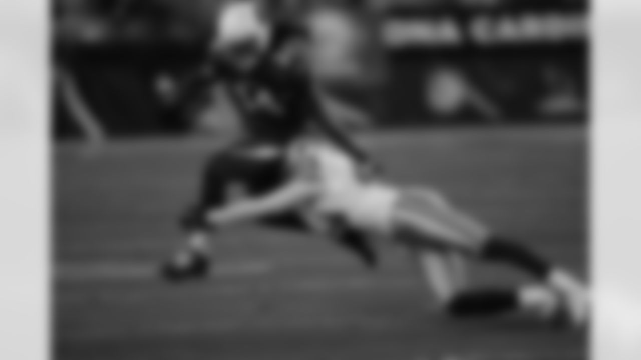 Tim Hightower with a 7 yard gain
