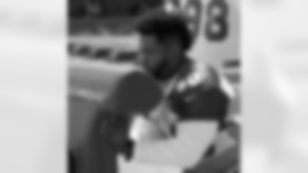 Defensive lineman Darnell Dockett