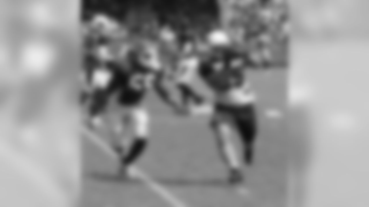 FB Anthony Sherman beats LB Jovan Belcher for the catch