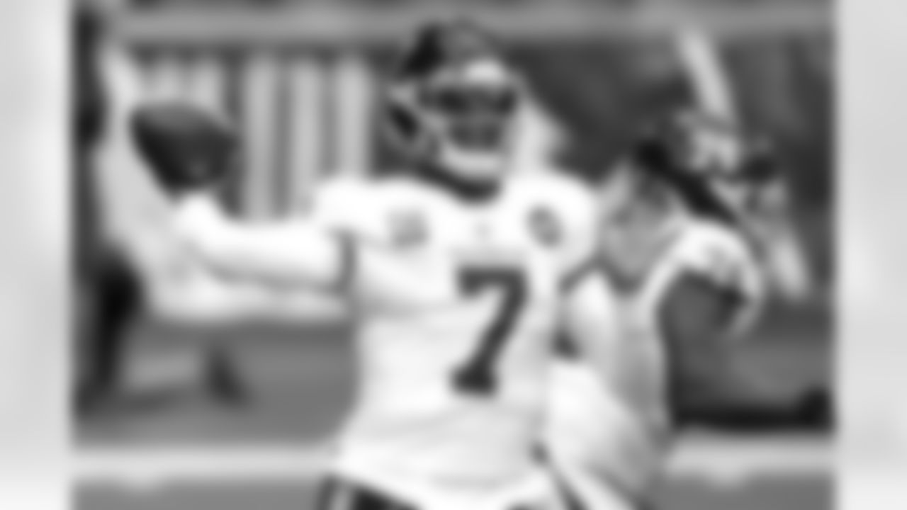Washington Football Team quarterback Dwayne Haskins (7) throws during the first half of an NFL football game against the Arizona Cardinals on Sunday.