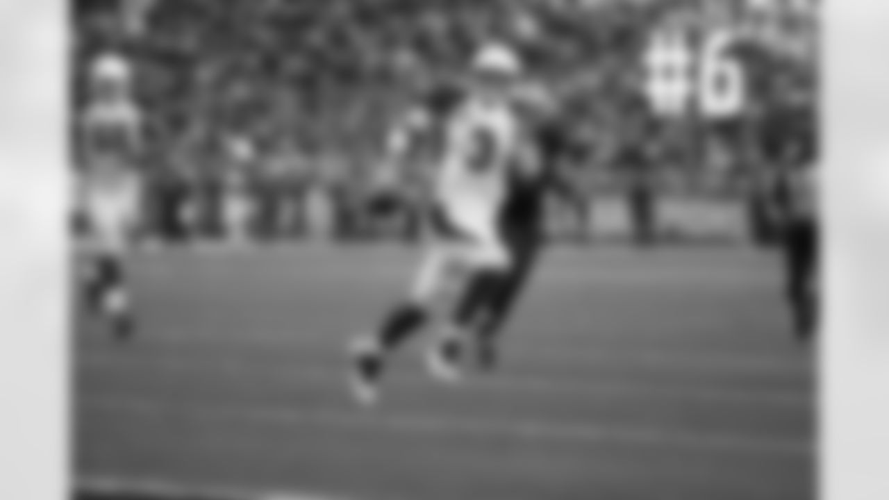 QB Carson Palmer scrambles for the go-ahead touchdown