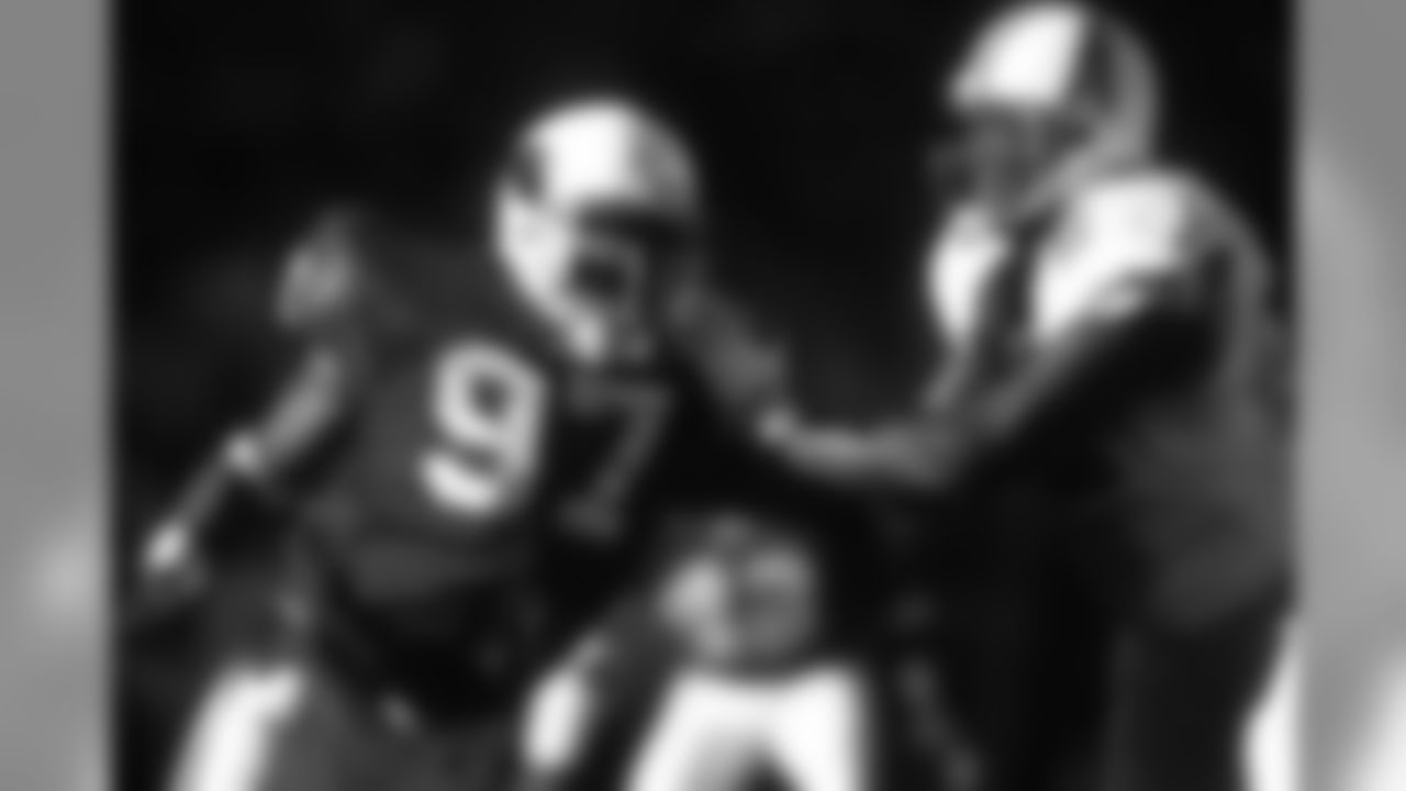 1997: Simeon Rice tries to get to the quarterback.