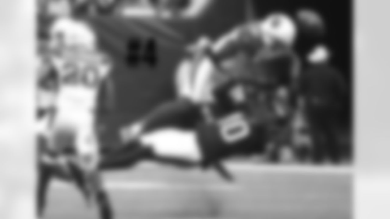S Antoine Bethea (top) collides with Texans WR DeAndre Hopkins