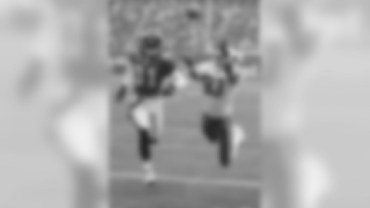 2002: WR Jason McAddley dives for a pass as Eagles CB Al Harris pursues