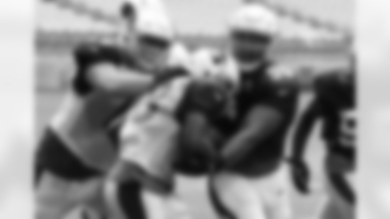 DT Robert Nkemdiche "tackles" RB Andre Ellington