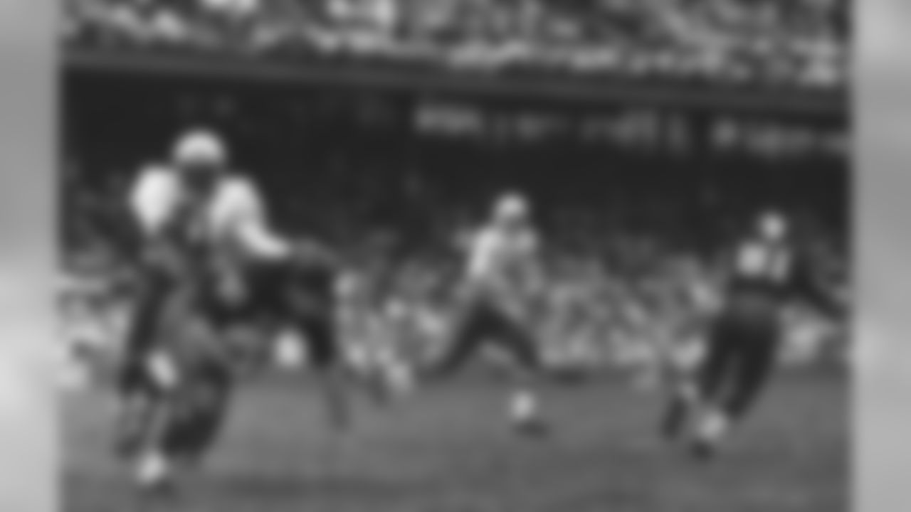 1959: Dick 'Night Train' Lane hauls down Washington's Ed Sutton