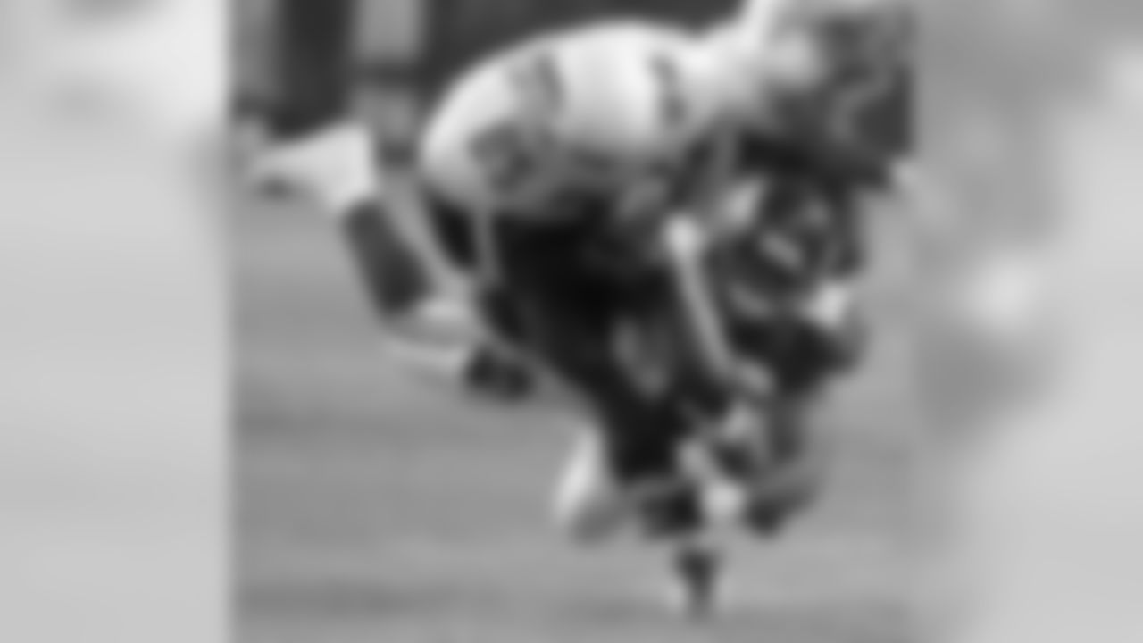 2002: TE Freddie Jones
