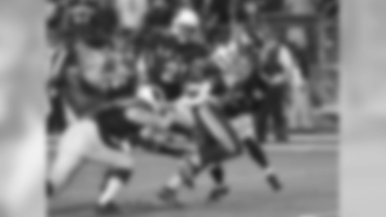 Vikings RB Adrian Peterson runs for a touchdown