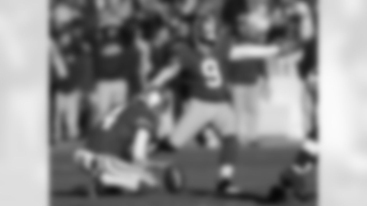 Kicker Phil Dawson
