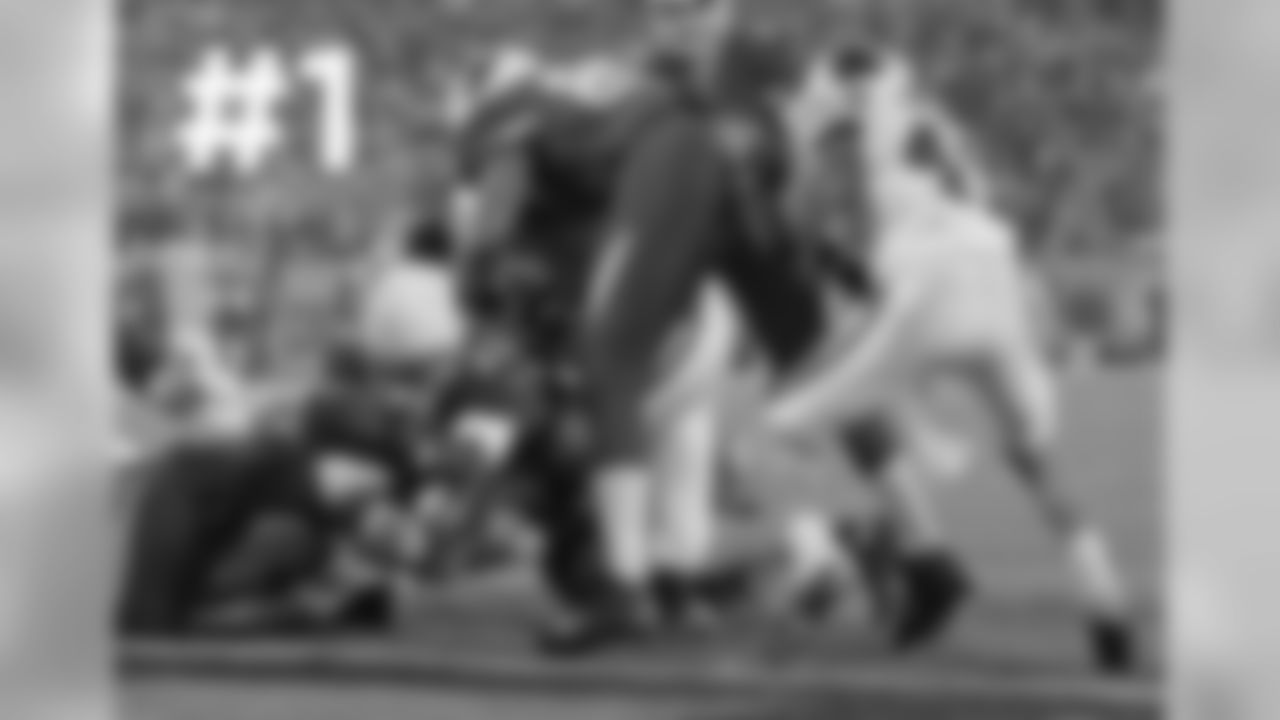 RB Marion Grice stretches for a touchdown
