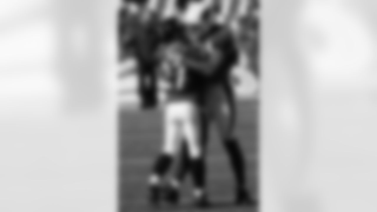 Fitz greets Ravens RB Ray Rice