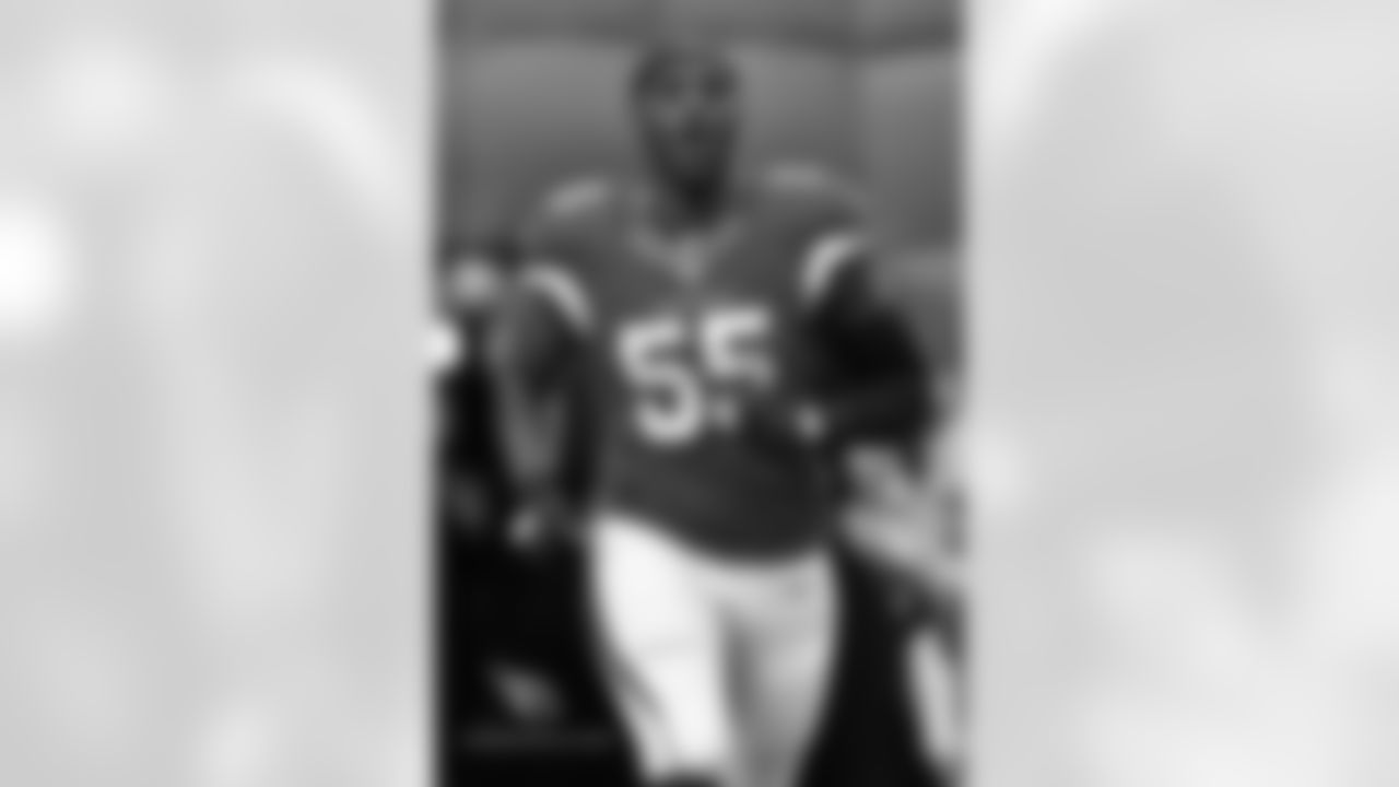 LB Chandler Jones before the Buccaneers game