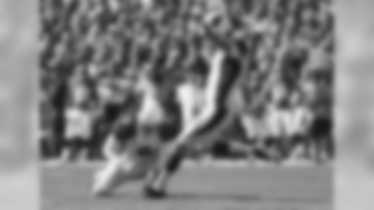 K Chandler Catanzaro nails a field goal