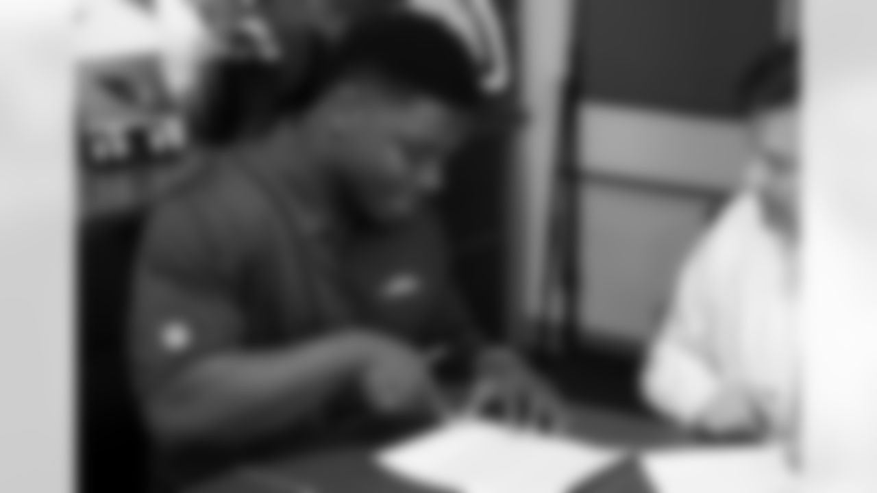 LB Sean Weatherspoon