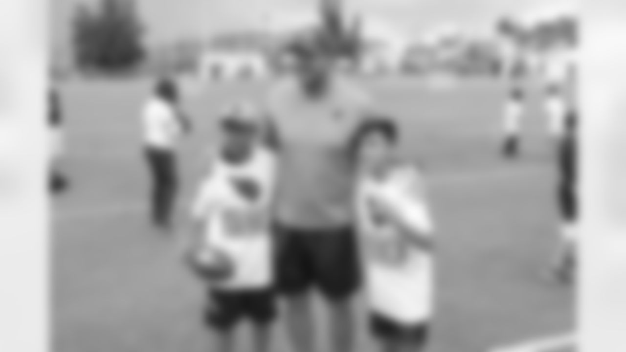 Los Cardenales organizaron un campamento de fútbol americano para jóvenes en Nogales, Sonora, Mx.
