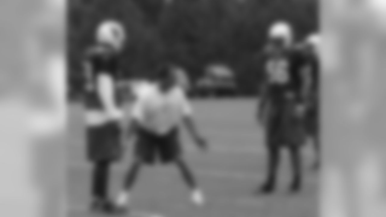 Linebackers coach Billy Davis
