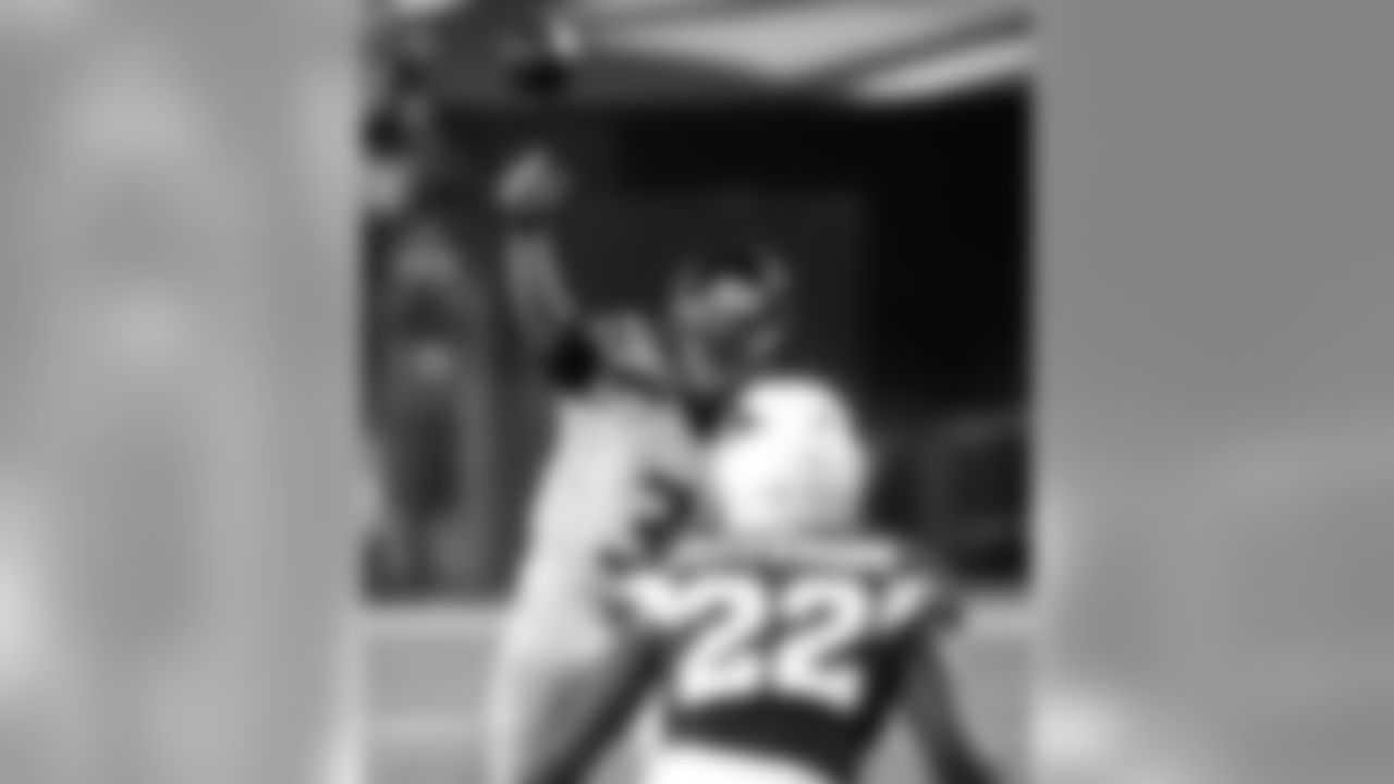 S Tony Jefferson spies Seahawks QB Russell Wilson