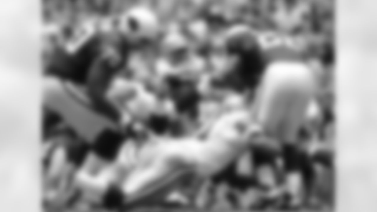 Emmitt Smith meets the Cowboys again on 10/05/2005