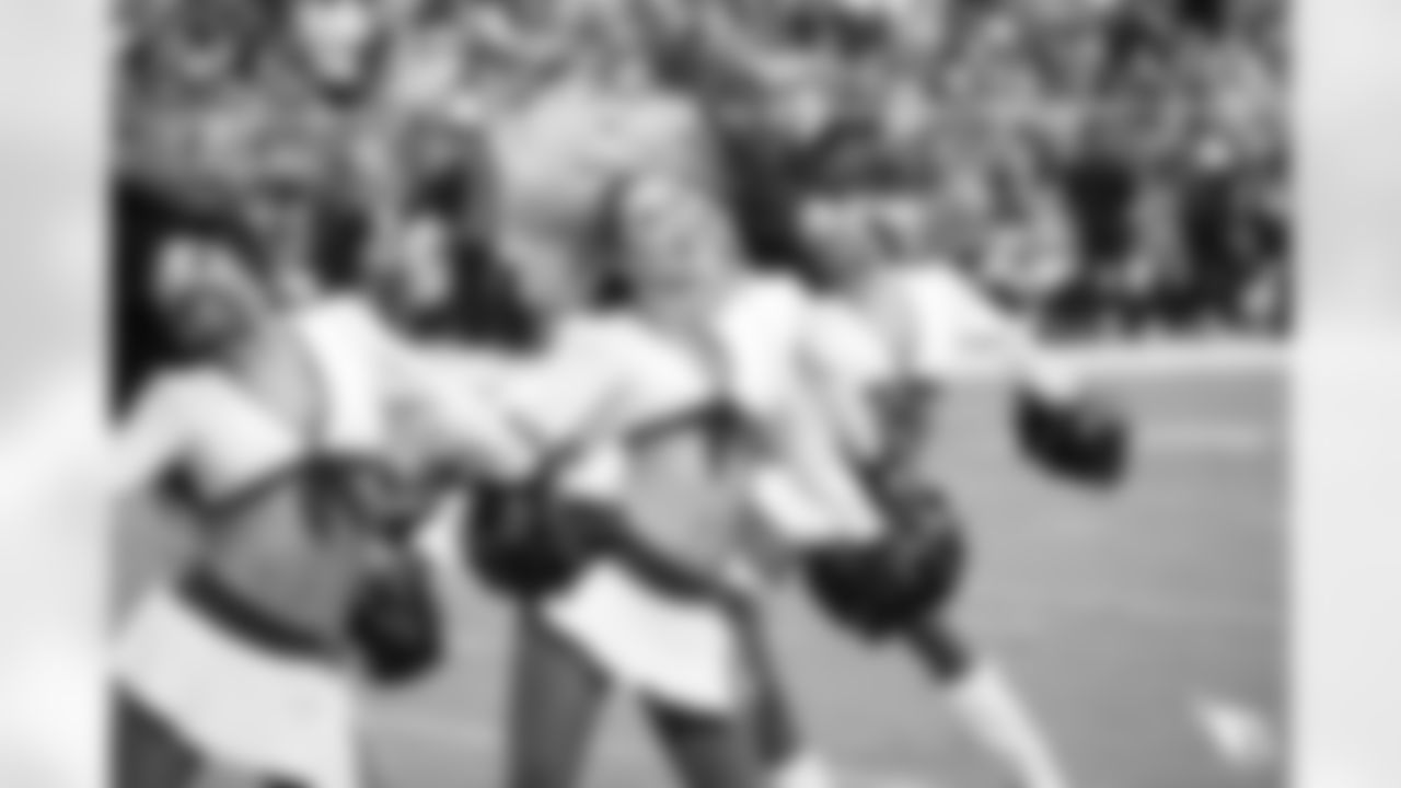 Arizona Cardinals Cheerleaders during the 2022 regular season game between the Arizona Cardinals and the Los Angeles Rams on Sunday, Sept. 25, 2022 in Glendale, AZ.