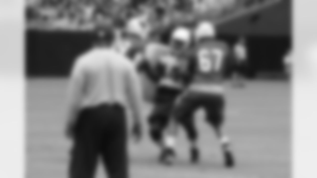LB Markus Golden tries to fight through blocks