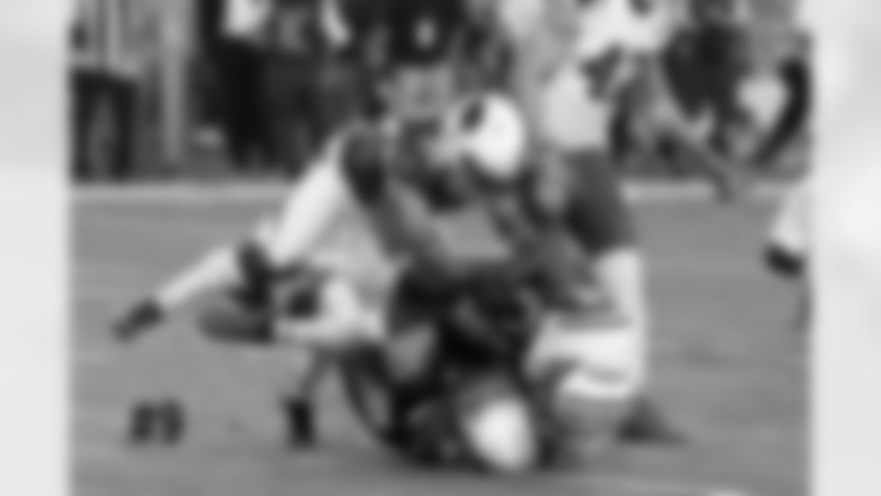 S Tyrann Mathieu and DT Josh Mauro tackle Jets RB Matt Forte