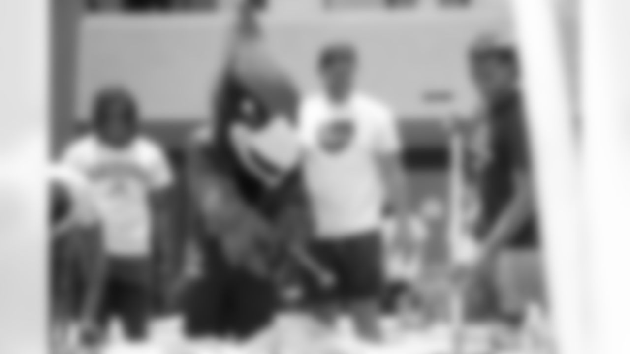 The Arizona Cardinals volunteer the Center of Opportunity homeless shelter with the University of Arizona football team during the Cardinals Caravan on Tuesday, June 1, 2023 in Tucson, AZ.