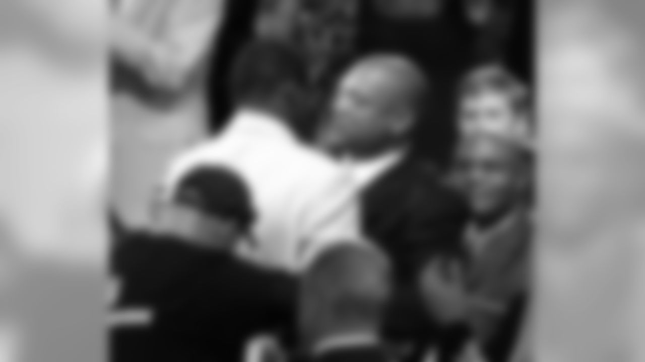 A emotional moment between Aeneas and former Cowboys receiver Michael Irvin