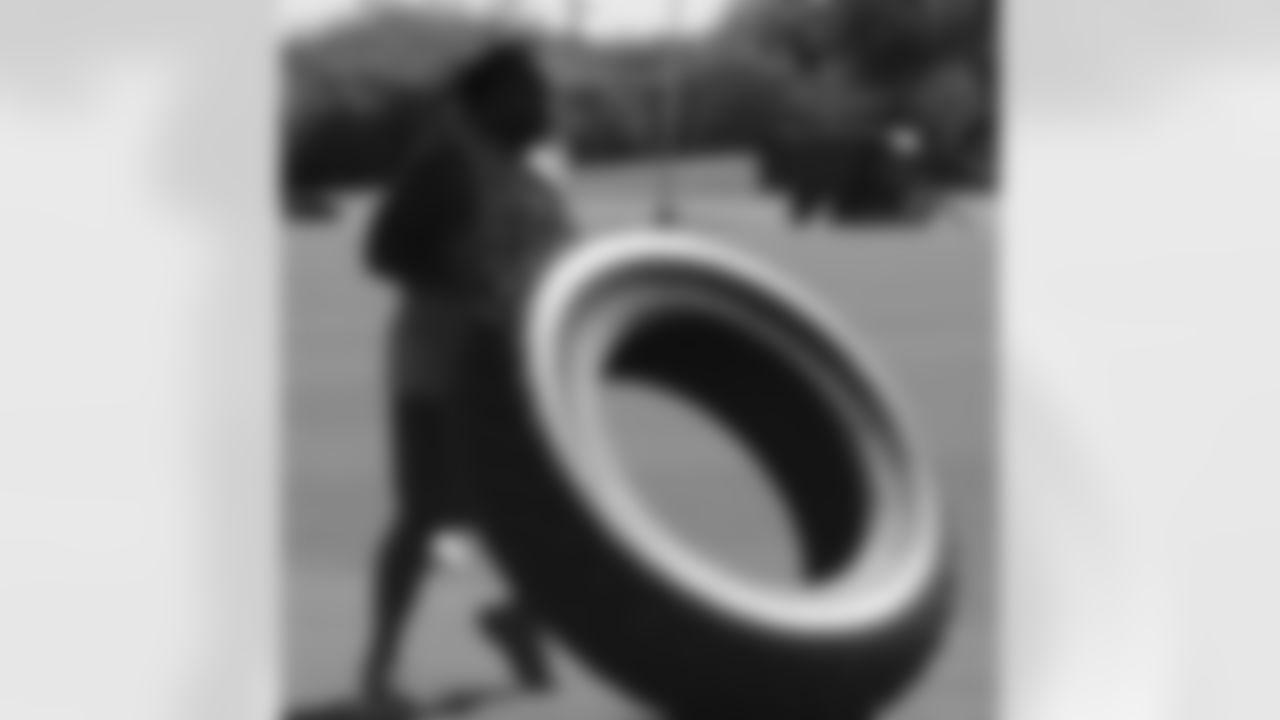 Darnell Dockett flips the tire