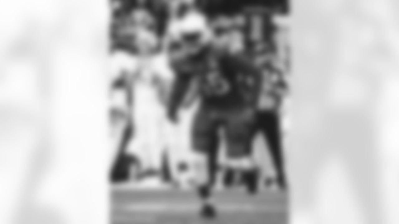LB Chandler Jones
