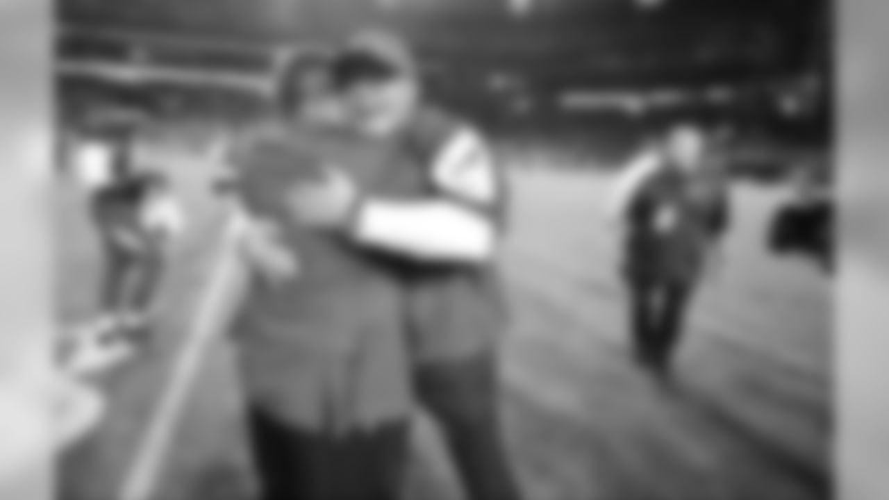 Bruce Arians shares a hug with Cardinals President Michael Bidwill