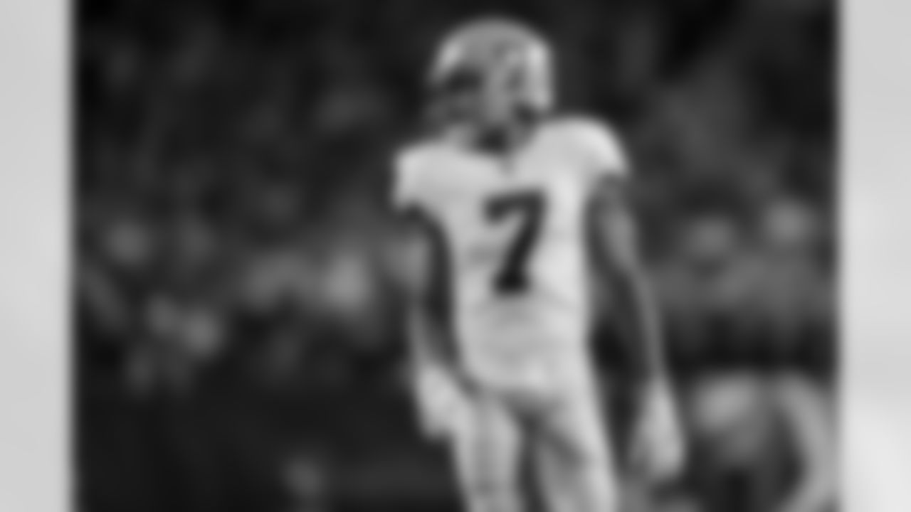 WR Zay Jones